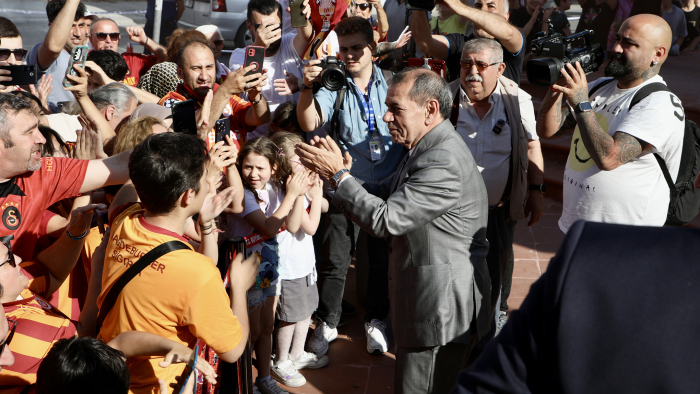 ŞAMPİYON GALATASARAY'IN BAYRAĞI ŞAMPİYONLAR ANITINDA